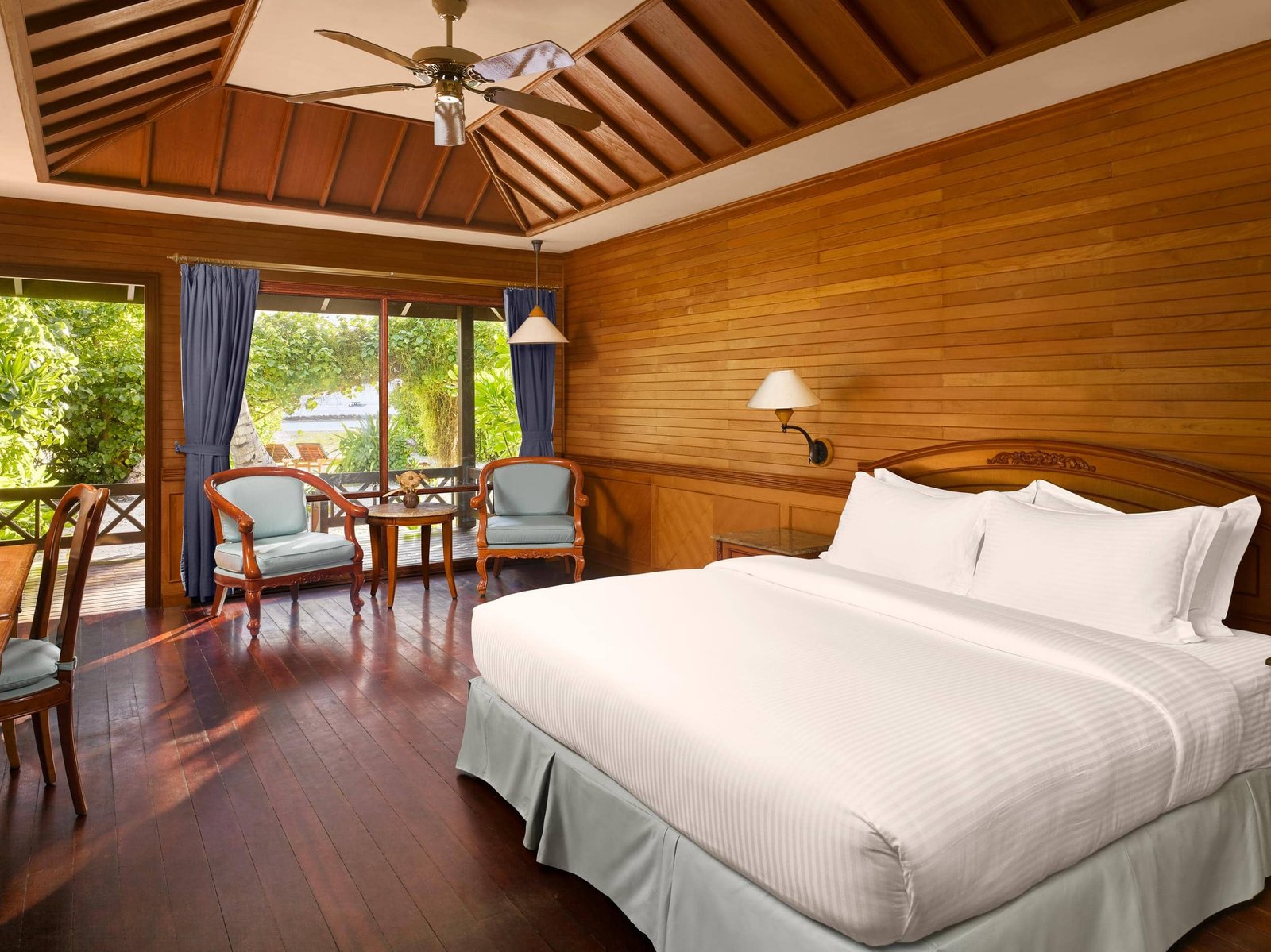 Royal-Island-Sunset-Beach-Villa-Bed-Large